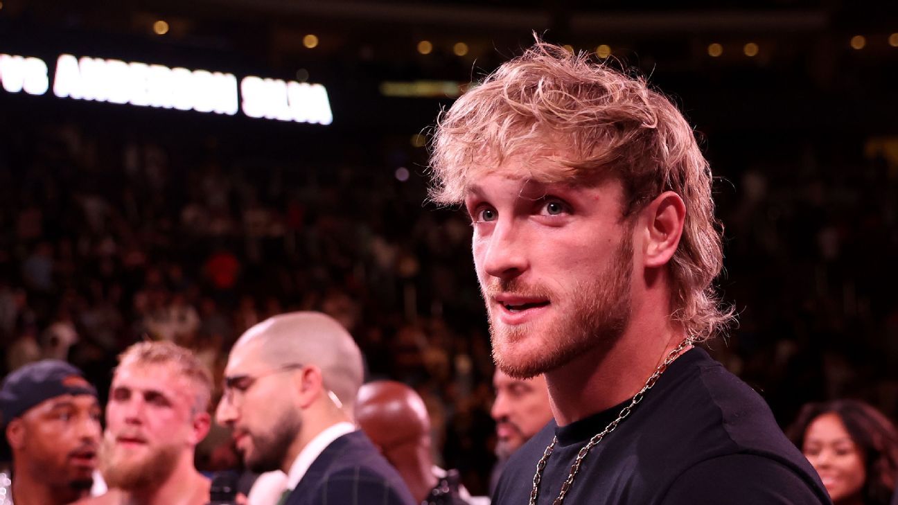 Logan Paul diz que sofreu lesão grave no ligamento do joelho em uma luta da WWE

