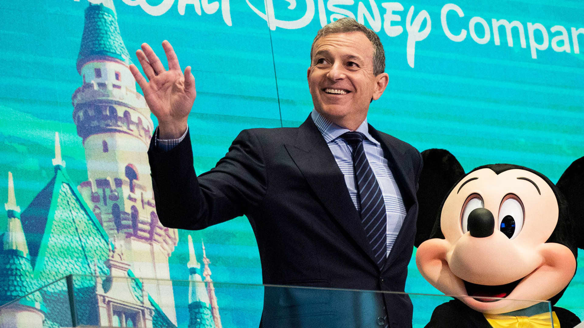 O congelamento de contratações da Disney permanecerá em vigor, disse o CEO Bob Iger à equipe

