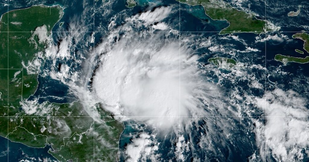 Tempestade tropical Lisa está prevista para se tornar um furacão no Caribe
