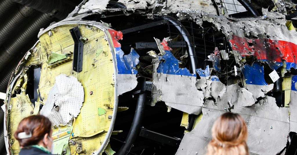 Um tribunal holandês condenou três à prisão perpétua por derrubar um MH17 na Ucrânia em 2014