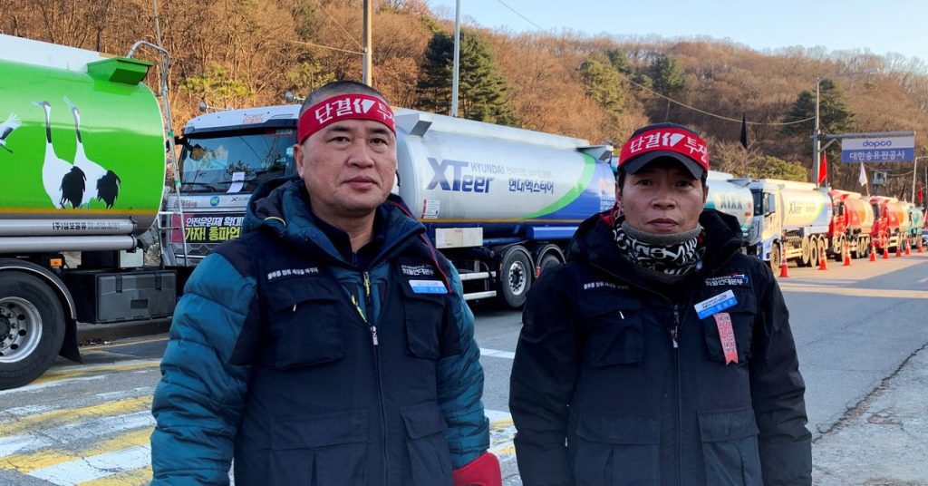 “Não somos seus inimigos”, disseram caminhoneiros sul-coreanos que estão em greve para proteger o salário mínimo