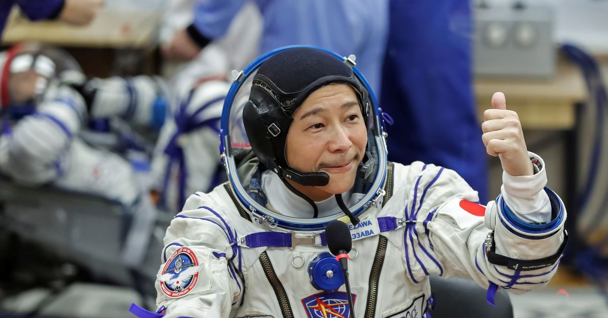 O bilionário japonês Maezawa seleciona a estrela do K-pop TOP e o DJ Steve Aoki para se juntarem ao voo lunar da SpaceX

