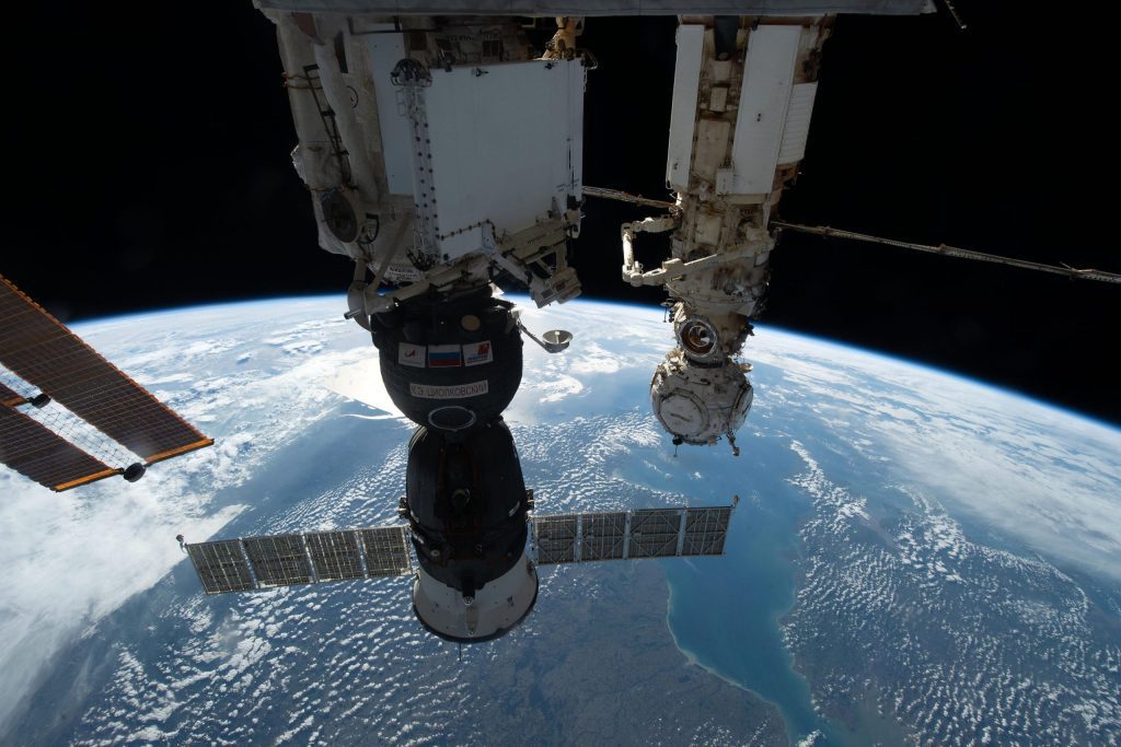 Teste de impulso no vazamento da espaçonave Soyuz da estação espacial - caminhada espacial dos EUA adiada