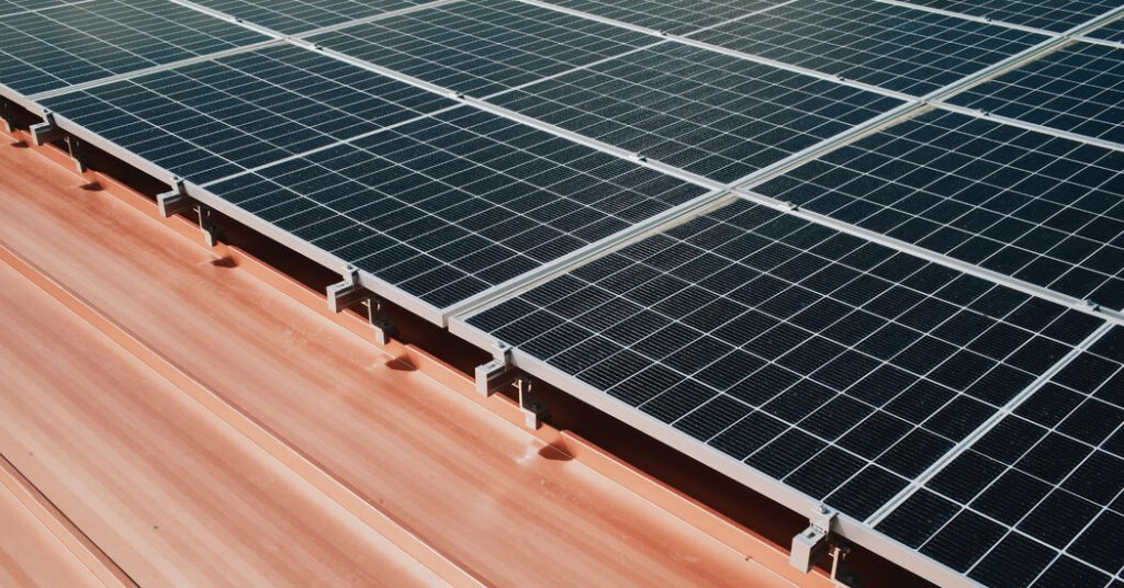 Fabricantes de energia solar chineses fugiram das tarifas dos EUA, segundo investigações